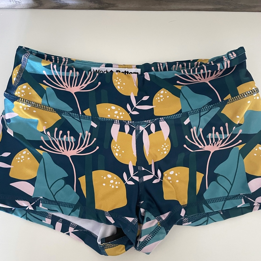 WodBottom lemon shorts size S 3.25
